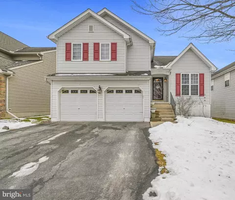 700 Strayer Dr, Windsor, PA 17366