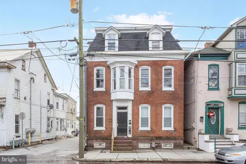 128 N High St, Hanover, PA 17331