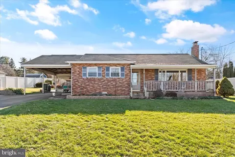 981 Keller Dr, Red Lion, PA 17356