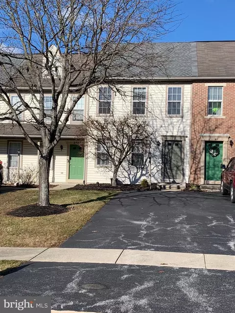 2751 Woodmont Dr, York, PA 17404