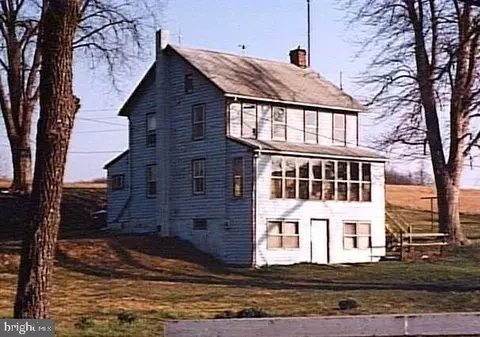 423 Pumping Station Rd, Hanover, PA 17331