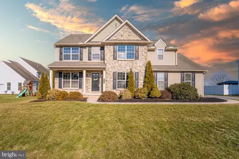 573 Sandstone Ln, York, PA 17404