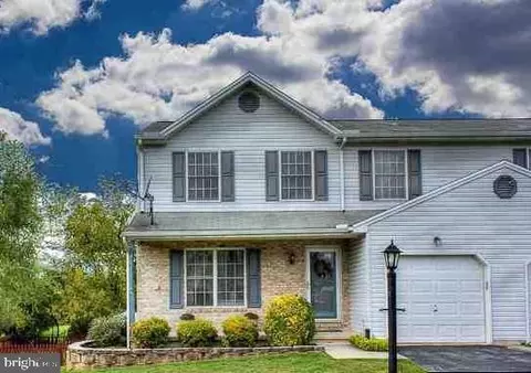 1997 Wyatt Cir, Dover, PA 17315