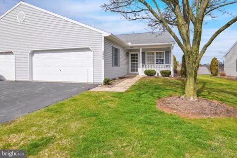 4040 Woodspring Ln #4040, York, PA 17402