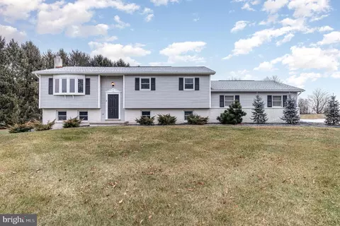 2 Stone Head Rd, Dillsburg, PA 17019