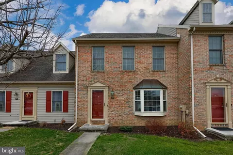 140 Pointe Ridge Dr, York, PA 17402
