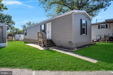 52 Mobile Dr, Thomasville, PA 17364