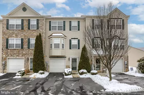 24 Buttonwood Ln #24, York, PA 17406
