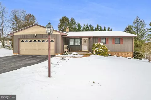 102 Buchanan Dr, York, PA 17402