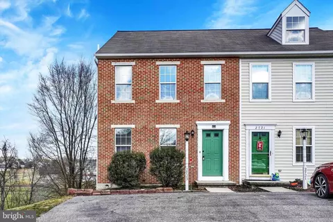 2723 Woodmont Dr, York, PA 17404