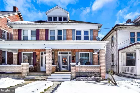553 S Main St, Red Lion, PA 17356