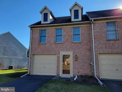 190 Crown Pointe Dr #Q190, York, PA 17402