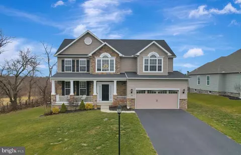 204 Granite Ln, Hanover, PA 17331