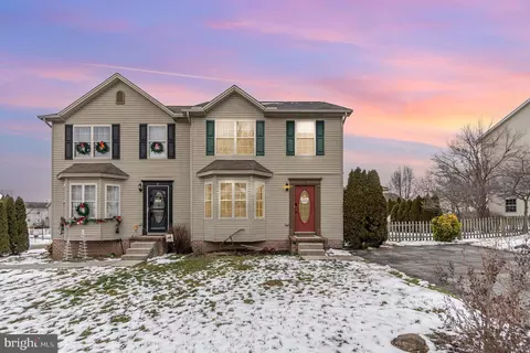 6 Wagner Dr, Hanover, PA 17331