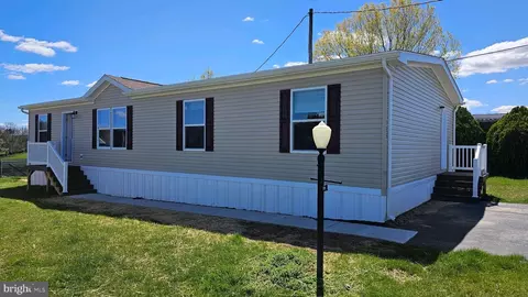 199 Country Ridge Dr, York, PA 17408