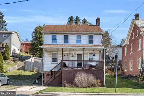 37 W George St, Yoe, PA 17313