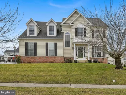 747 Silver Maple Cir, Seven Valleys, PA 17360