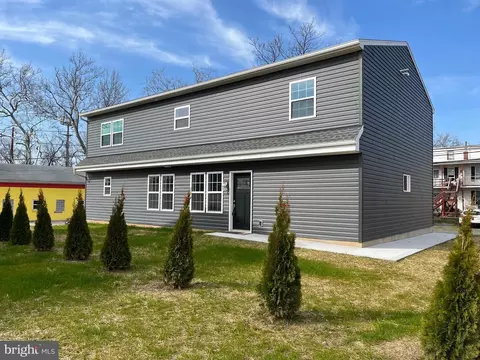 3 Miramar St, New Cumberland, PA 17070