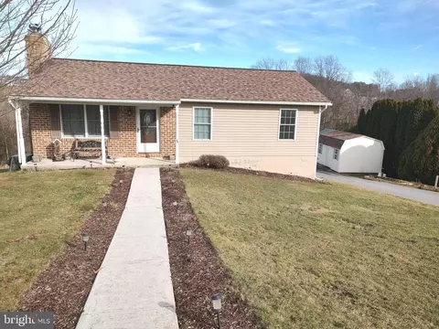 69 Panorama Ln, Hanover, PA 17331
