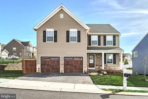 706 Seaton Dr, York, PA 17402