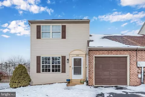 3375 Glen Hollow Dr, Dover, PA 17315