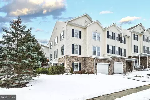 2110 Maple Crest Blvd #2110, York, PA 17406