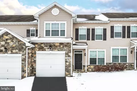 2214 Live Oak Ln #2214, York, PA 17406