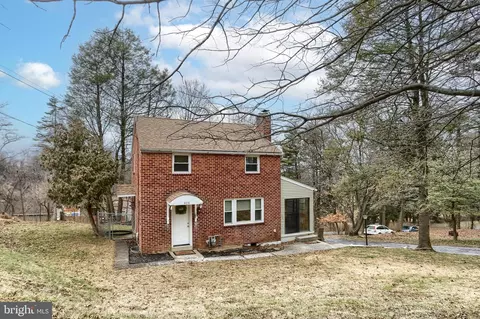 404 Evergreen Rd, New Cumberland, PA 17070