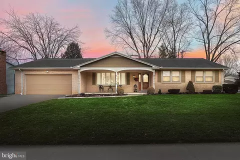 431 Hunting Park Ln, York, PA 17402