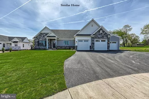 733 Oxford Dr #35, York, PA 17406
