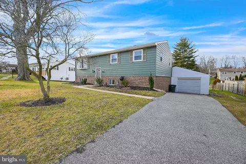2519 Willapa Dr, Dover, PA 17315