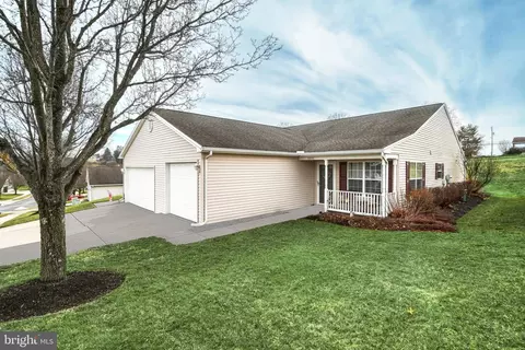 6800 Seneca Ridge Dr, York, PA 17403