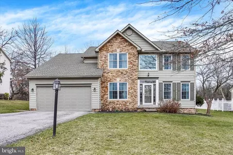 757 Willow Ridge Dr, York, PA 17404