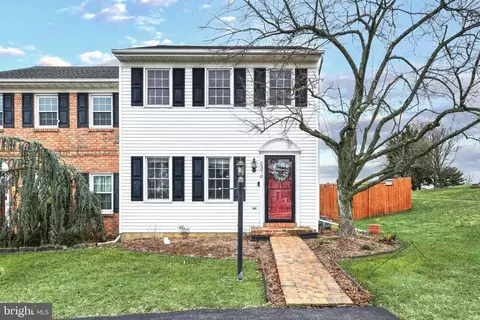 2370 Woodmont Dr, York, PA 17404