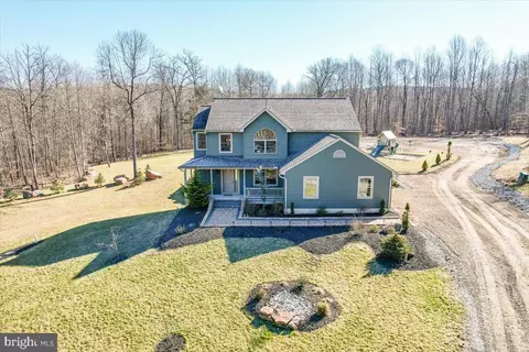 5689 Bull Rd, Dover, PA 17315