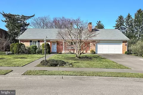 324 Barberry Dr, Hanover, PA 17331