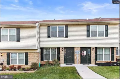 1669 Long Dr, York, PA 17406