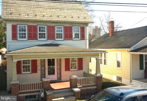 16 S Charles St, Hanover, PA 17331