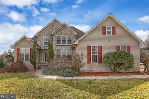 106 E Greenbriar Dr, York, PA 17407