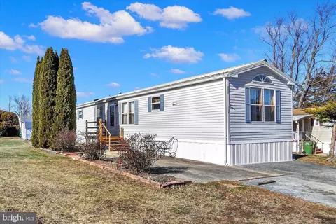 124 Gateshead Dr, Stewartstown, PA 17363