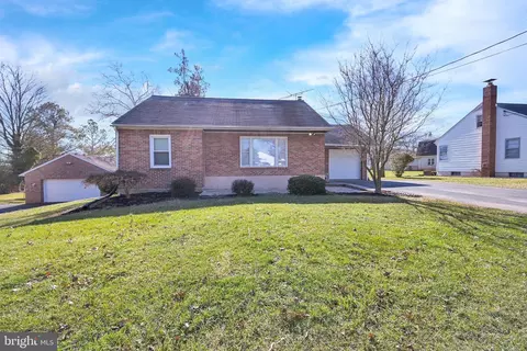 1736 E Canal Rd, Dover, PA 17315