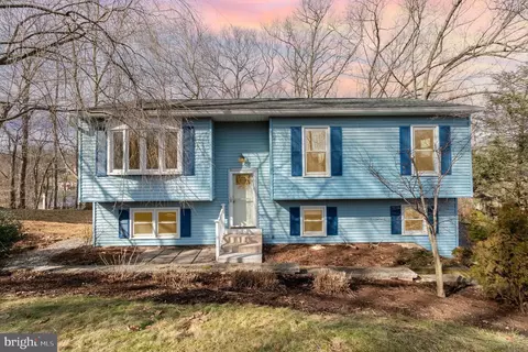 17 Hemlock Ln, Etters, PA 17319