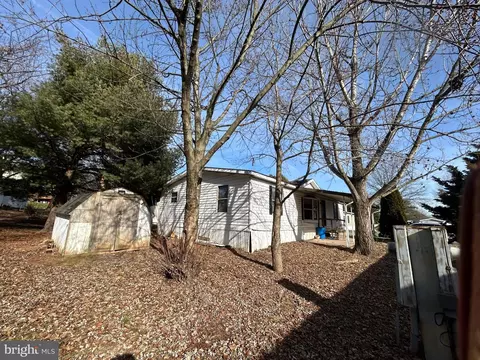 33 Meadowview Dr, Dover, PA 17315 photo 3