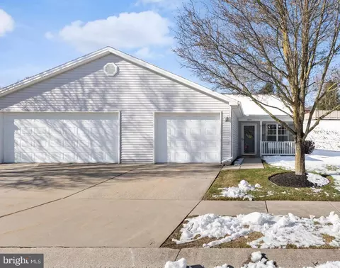 6846 Seneca Ridge Dr, York, PA 17403