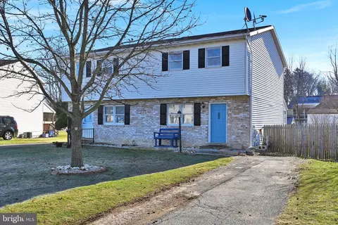 5 Stuart Cir, Hanover, PA 17331