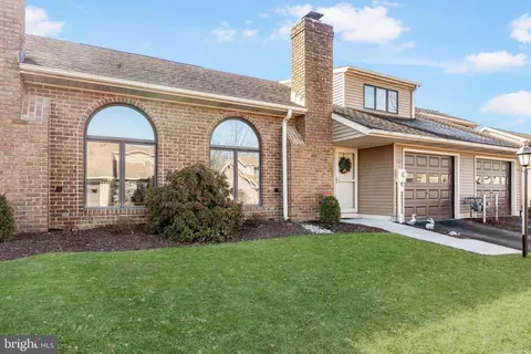 434 Deerfield Dr, Hanover, PA 17331