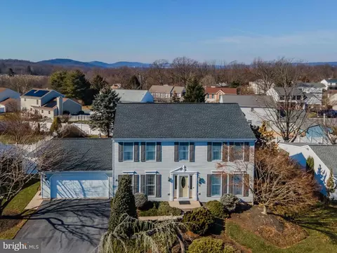 25 Short Dr, Etters, PA 17319