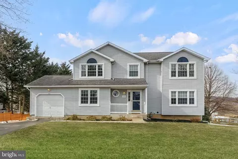 68 Enola Dr, Stewartstown, PA 17363