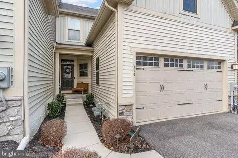 934 Fieldbrook Cir #26, York, PA 17403