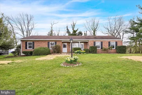 4413 Webster Dr N, York, PA 17402